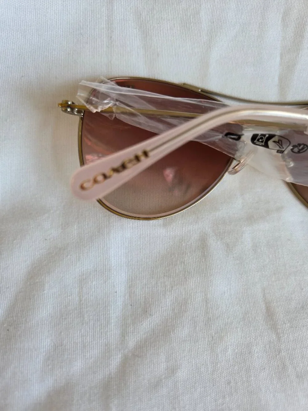 NEW IN CASE AUTHENTIC COACH HC7079 90056F Light Gold Sunglasses